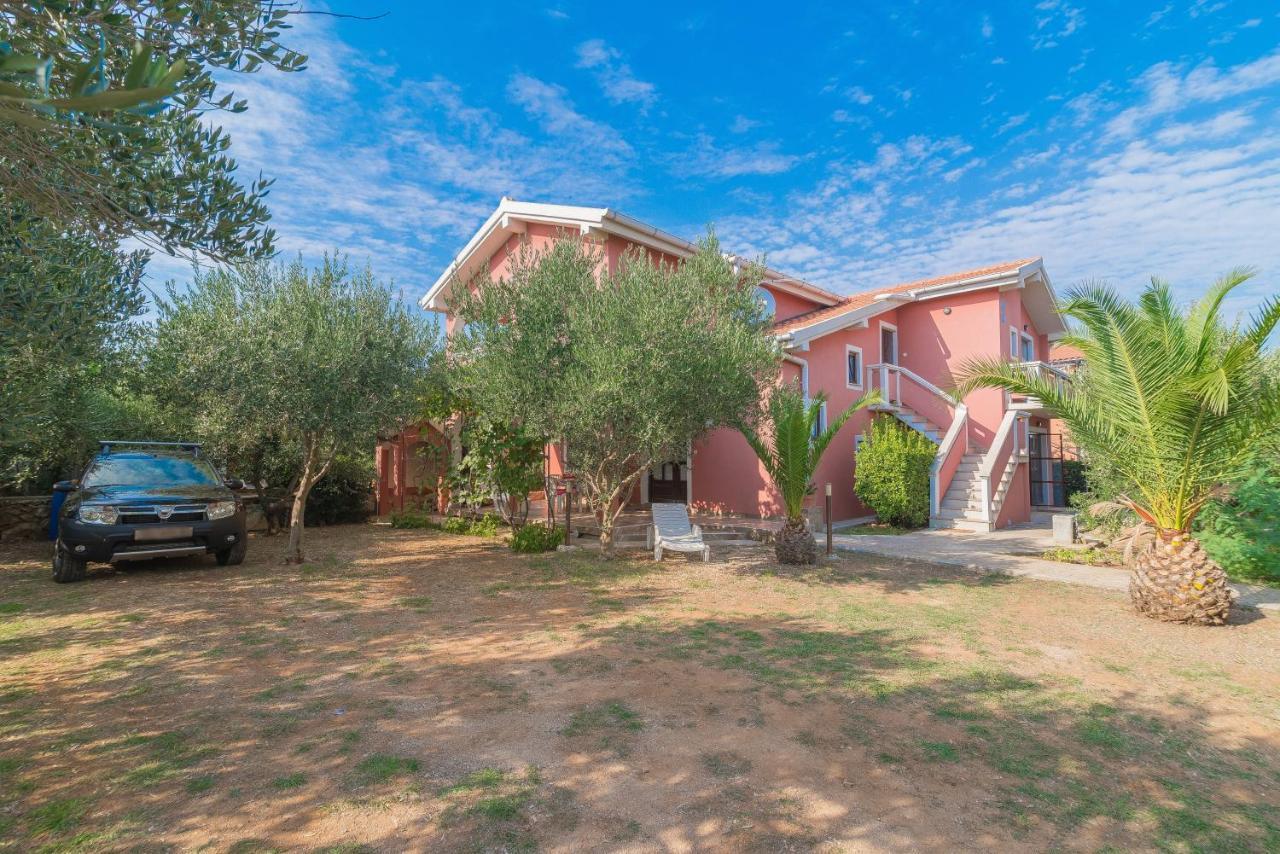 16768a Apartment *